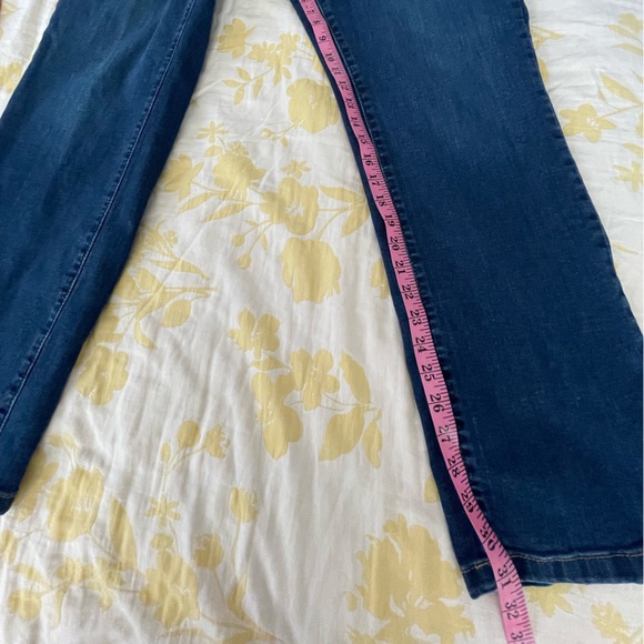 L.L. Bean Classic Fit Jeans, Blue, Women Size 16 M/T - Picture 10 of 12